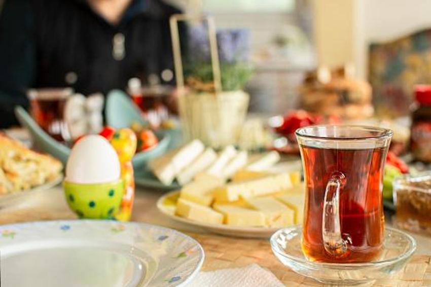 İftar duası (Arapça-Türkçe anlamı okunuşu)! İftarı açmadan önce okunacak dua hangisi, ramazan oruç iftar duası nedir? Oruç açarken okunacak dua ve oruç açma niyeti!