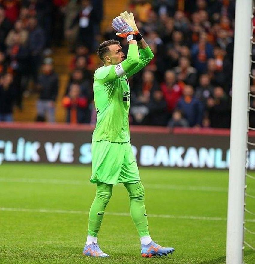 Dursun Özbek'ten yıldız futbolcuya rest: Madem Fenerbahçe'yle görüşüyorsun o zaman sana güle güle