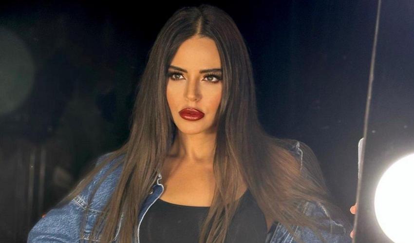 Simge Sağın’dan sahnede ayrılık itirafı! Tarzı ve paylaşımı gündem oldu
