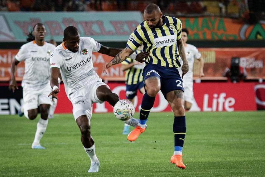 Batuhan'dan Fenerbahçe'nin yıldızına zehir zemberek sözler: Yemin ederim oynadığını 43.dakikada anladım