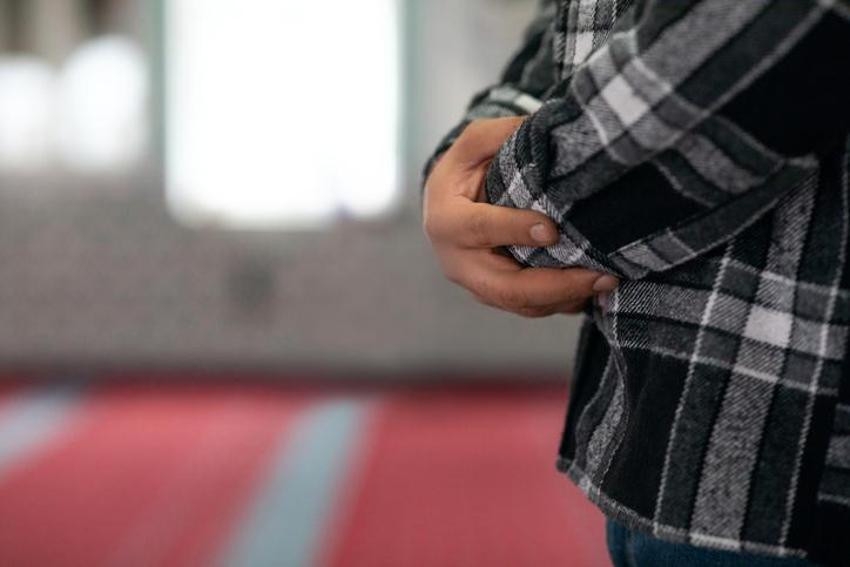 Vitir namazı nasıl kılınır, kaç rekattır? Teravih namazı vitir namazından önce mi kılınır, vitir namazı kunut duası bilmeyen ne okur? İşte cemaatle vitir namazı kılınışı…