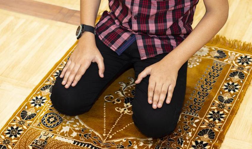 Vitir namazı nasıl kılınır, kaç rekattır? Teravih namazı vitir namazından önce mi kılınır, vitir namazı kunut duası bilmeyen ne okur? İşte cemaatle vitir namazı kılınışı…