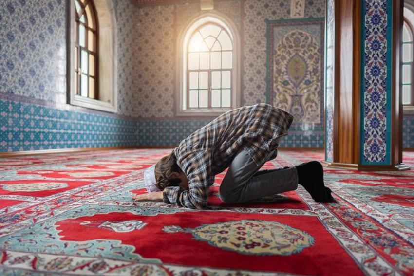 Vitir namazı nasıl kılınır, kaç rekattır? Teravih namazı vitir namazından önce mi kılınır, vitir namazı kunut duası bilmeyen ne okur? İşte cemaatle vitir namazı kılınışı…