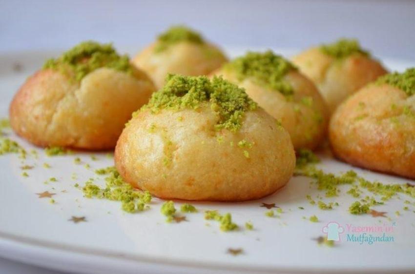 İftar tatlınız çayla birlikte geliyor! Üç malzemeli bulut tatlısı hem şerbetli hem 10 dakikada hazır!