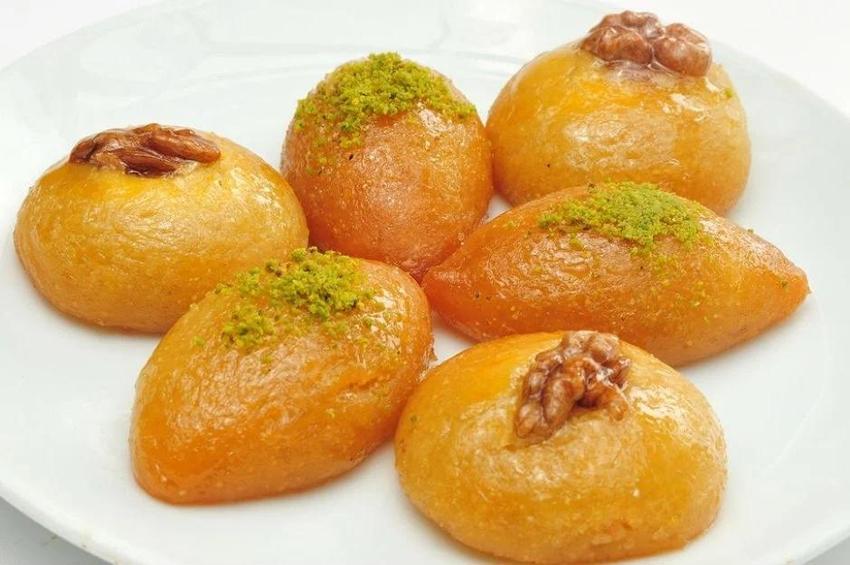 İftar tatlınız çayla birlikte geliyor! Üç malzemeli bulut tatlısı hem şerbetli hem 10 dakikada hazır!
