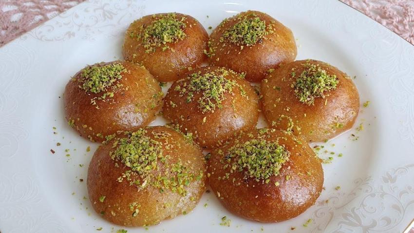İftar tatlınız çayla birlikte geliyor! Üç malzemeli bulut tatlısı hem şerbetli hem 10 dakikada hazır!