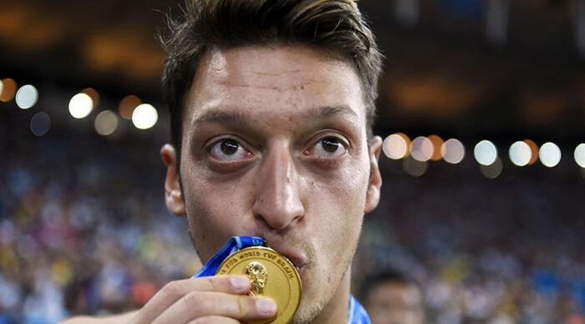 Futbolu bırakan Mesut Özil'den çok özel açıklamalar! Mesut Özil şimdi ne yapacak?