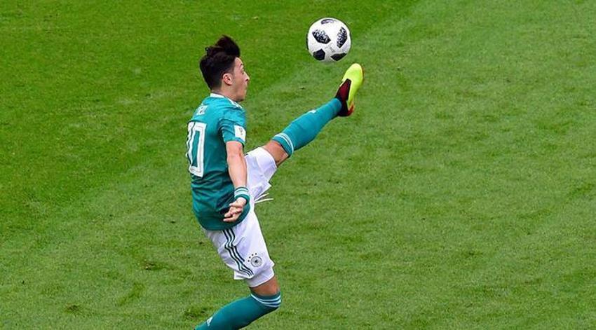 Futbolu bırakan Mesut Özil'den çok özel açıklamalar! Mesut Özil şimdi ne yapacak?