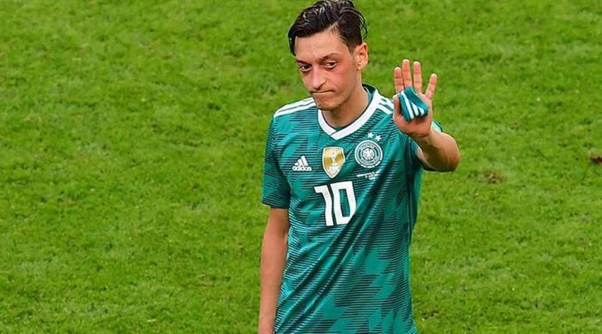 Futbolu bırakan Mesut Özil'den çok özel açıklamalar! Mesut Özil şimdi ne yapacak?
