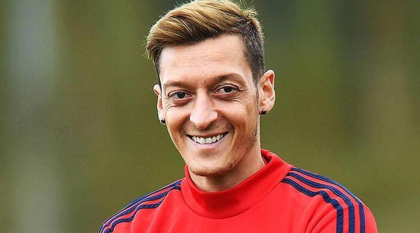 Futbolu bırakan Mesut Özil'den çok özel açıklamalar! Mesut Özil şimdi ne yapacak?