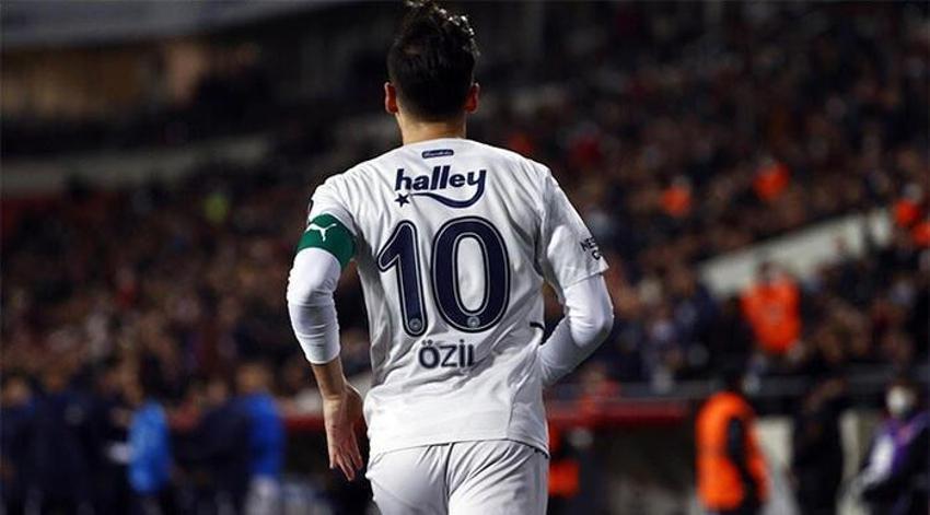 Futbolu bırakan Mesut Özil'den çok özel açıklamalar! Mesut Özil şimdi ne yapacak?