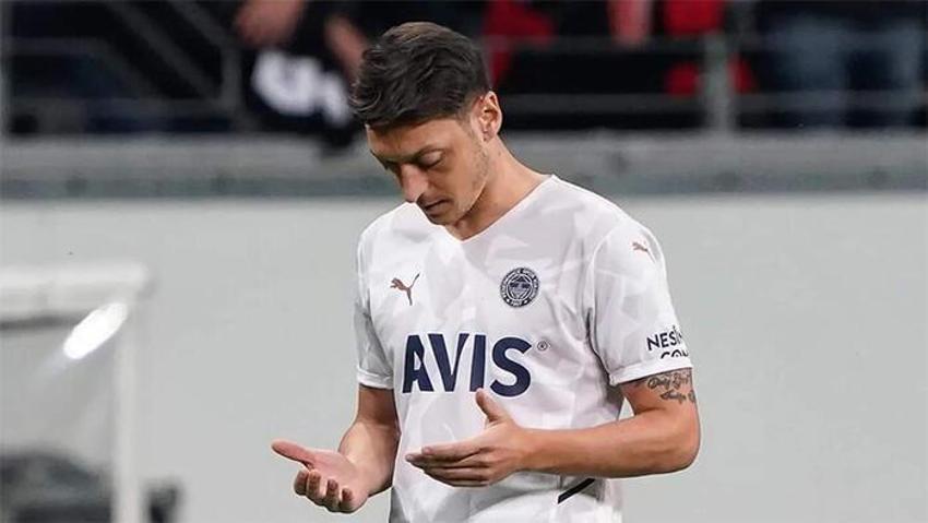 Futbolu bırakan Mesut Özil'den çok özel açıklamalar! Mesut Özil şimdi ne yapacak?
