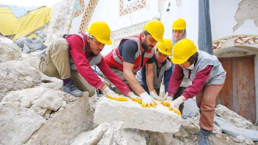 Enkazda tarih avı! 'Can kurtaran gibiyiz'