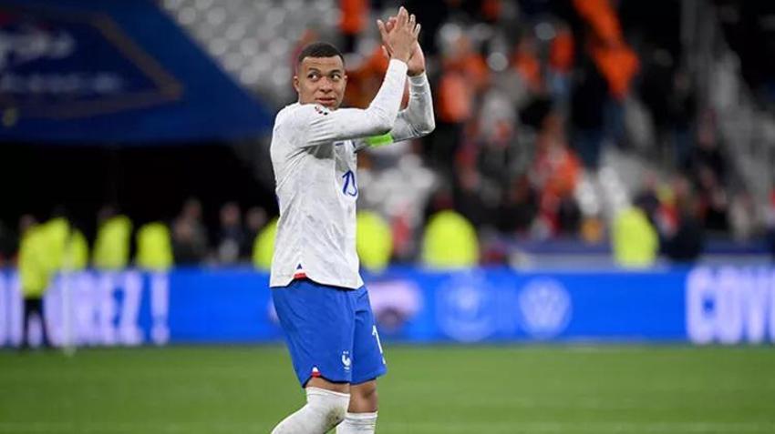Fransa'da şaşırtan olay; top patladı, frikik kazandı! Mbappe ilk maçında şov yaptı