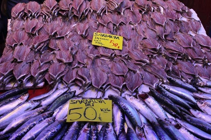 Tezgahlarda hamsi patlaması, yüzde 70 arttı! Fiyatlar düştükçe düşüyor, kilosu 50 lira