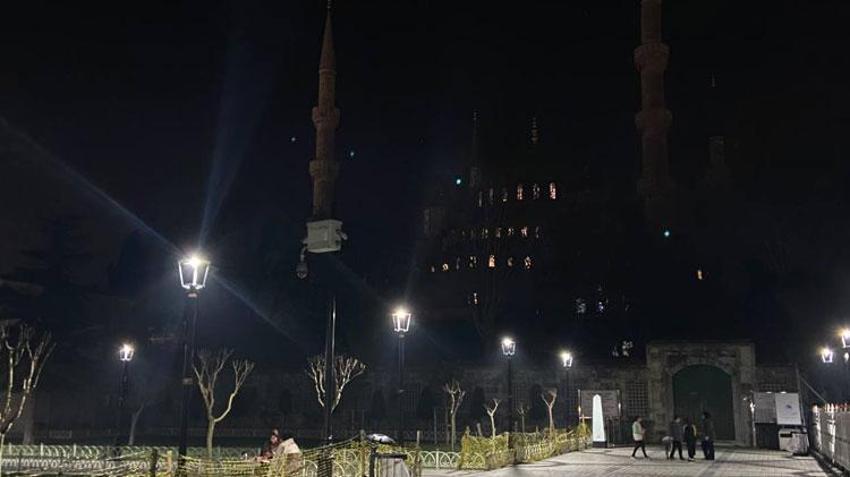 Dünya Saati'nde ışıklar Türkiye için kapandı! Depremde yaşamını yitirenler anıldı