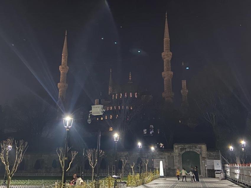 Dünya Saati'nde ışıklar Türkiye için kapandı! Depremde yaşamını yitirenler anıldı