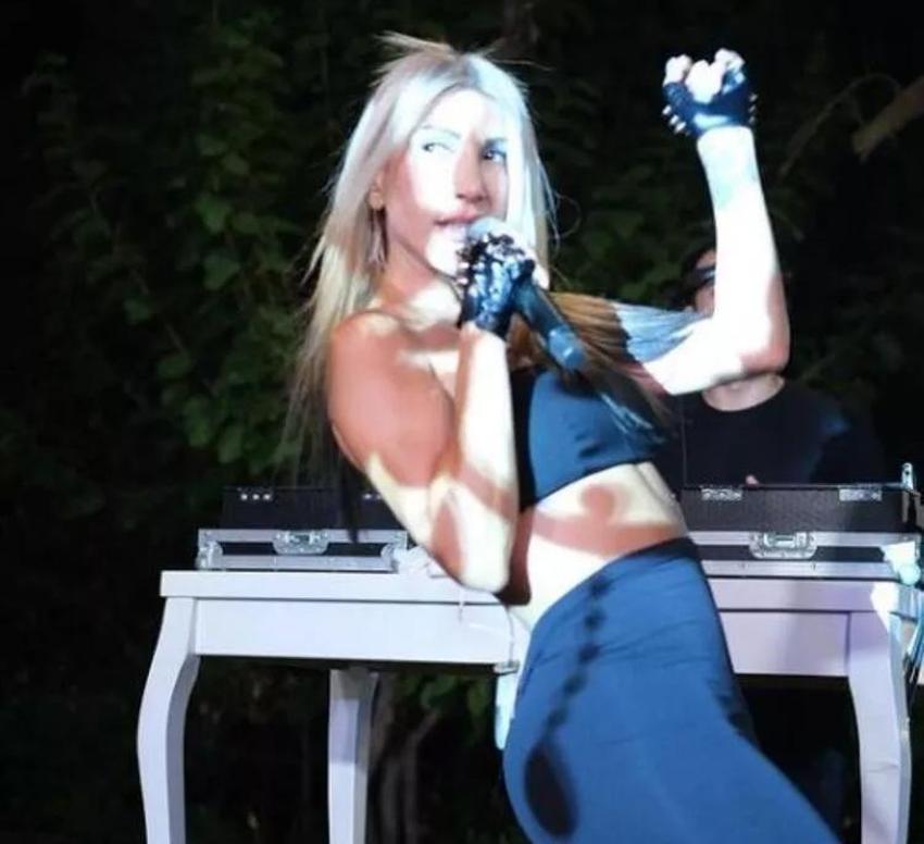 Hande Yener’den Mustafa Sandal ile Uzi polemiğine olay yorum: Rütbesini bilmeli!