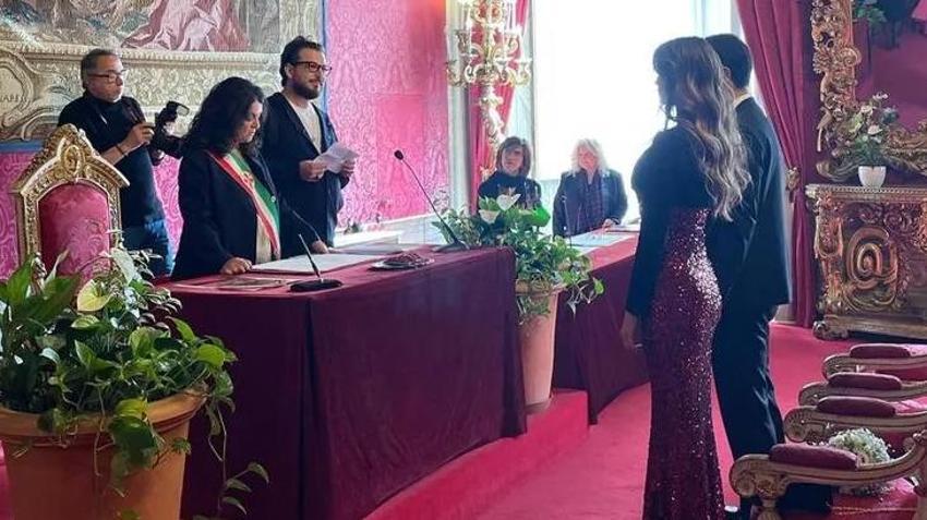 Oyuncu Tuan Tunalı ve Angela Caccamo, Toskana'da evlendi