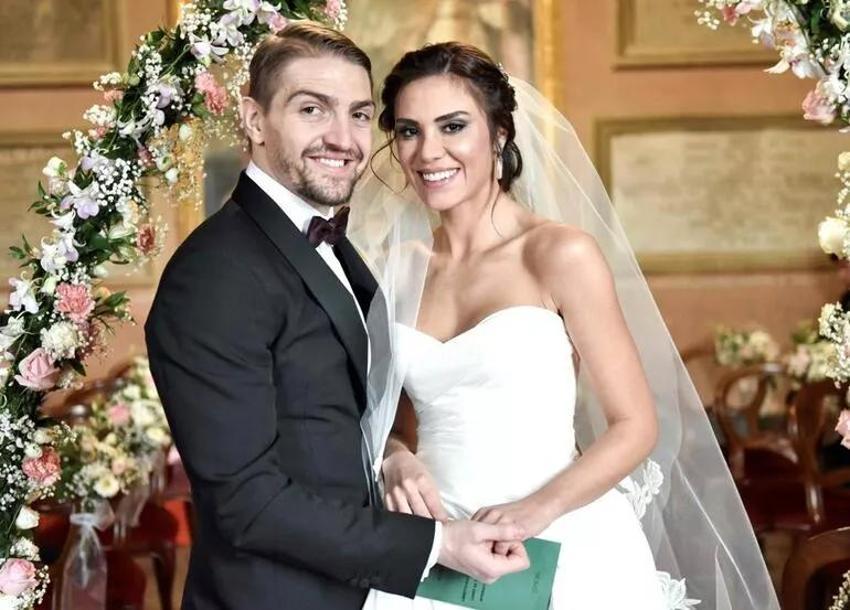 Oyuncu Tuan Tunalı ve Angela Caccamo, Toskana'da evlendi