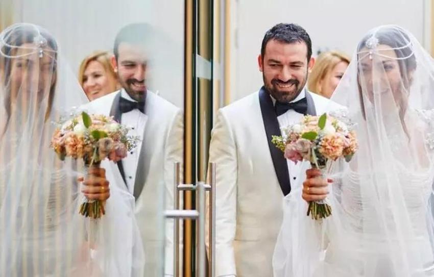 Oyuncu Tuan Tunalı ve Angela Caccamo, Toskana'da evlendi