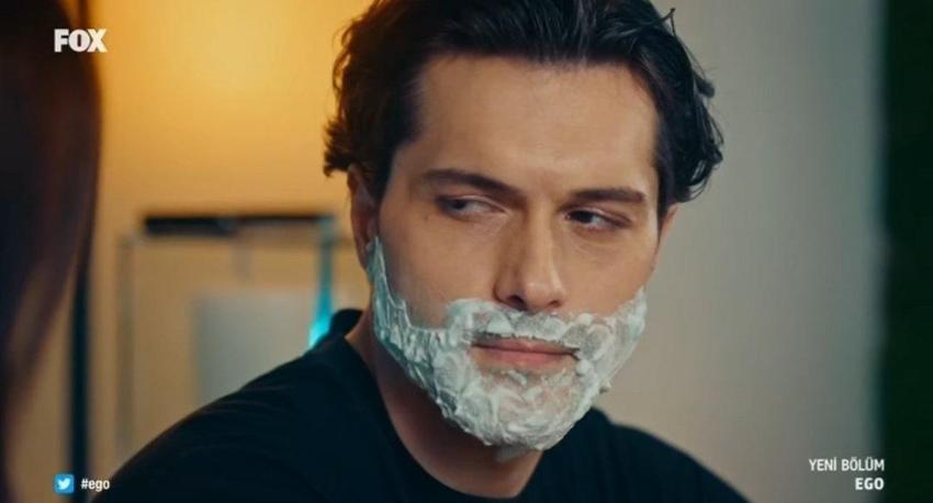 Ego dizisinde görmeye alışık olmadığımız sahne! Damat tıraşını gelin yaptı, sosyal medya yıkıldı!