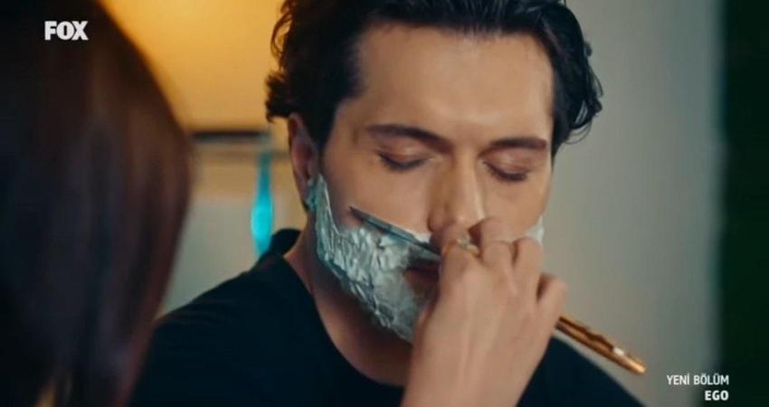 Ego dizisinde görmeye alışık olmadığımız sahne! Damat tıraşını gelin yaptı, sosyal medya yıkıldı!