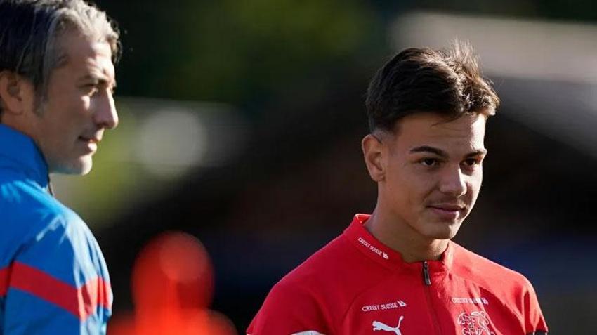 Okan Buruk yeni Eljif Elmas'ı buldu Galatasaray 20'lik wonderkid'i Murat Yakın'a sordu
