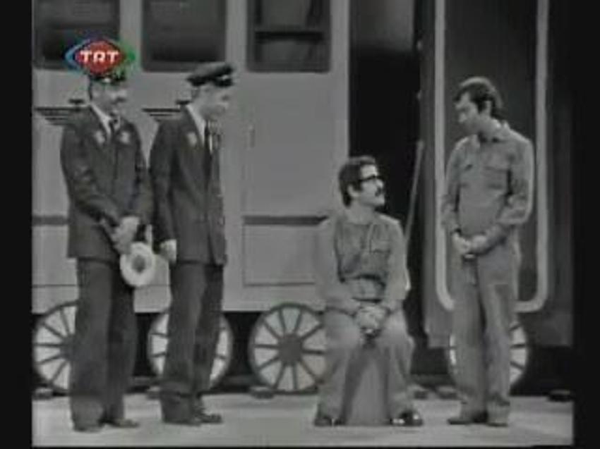Köksal Engür neden öldü, Köksal Engür kimdir, nereli, kaç yaşındaydı? Aksakallı dede Engür’ün diziler, filmleri, seslendirdiği yapım ve karakterler...