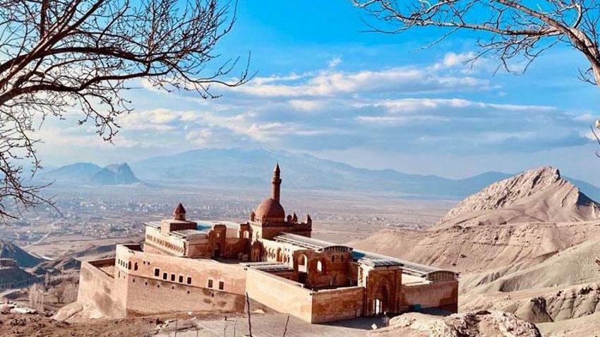 Yapımı 99 yıl süren tarihi İshak Paşa Sarayı 235 yıldır ayakta