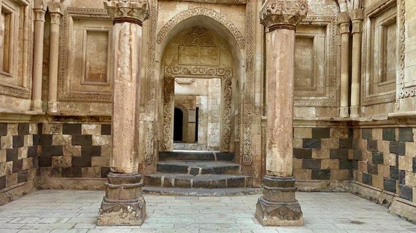 Yapımı 99 yıl süren tarihi İshak Paşa Sarayı 235 yıldır ayakta