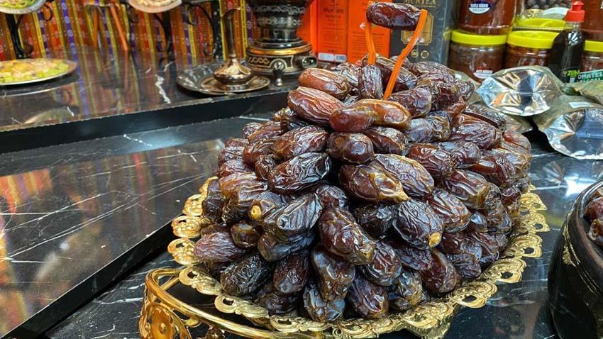 Ramazan’ın vazgeçilmez lezzeti hurma 250 TL’den satılıyor