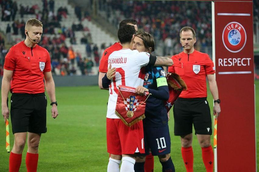 2-0'lık mağlubiyetin faturası Stefan Kuntz'a kesildi: Sen de mi Jorge Jesus'a özendin?