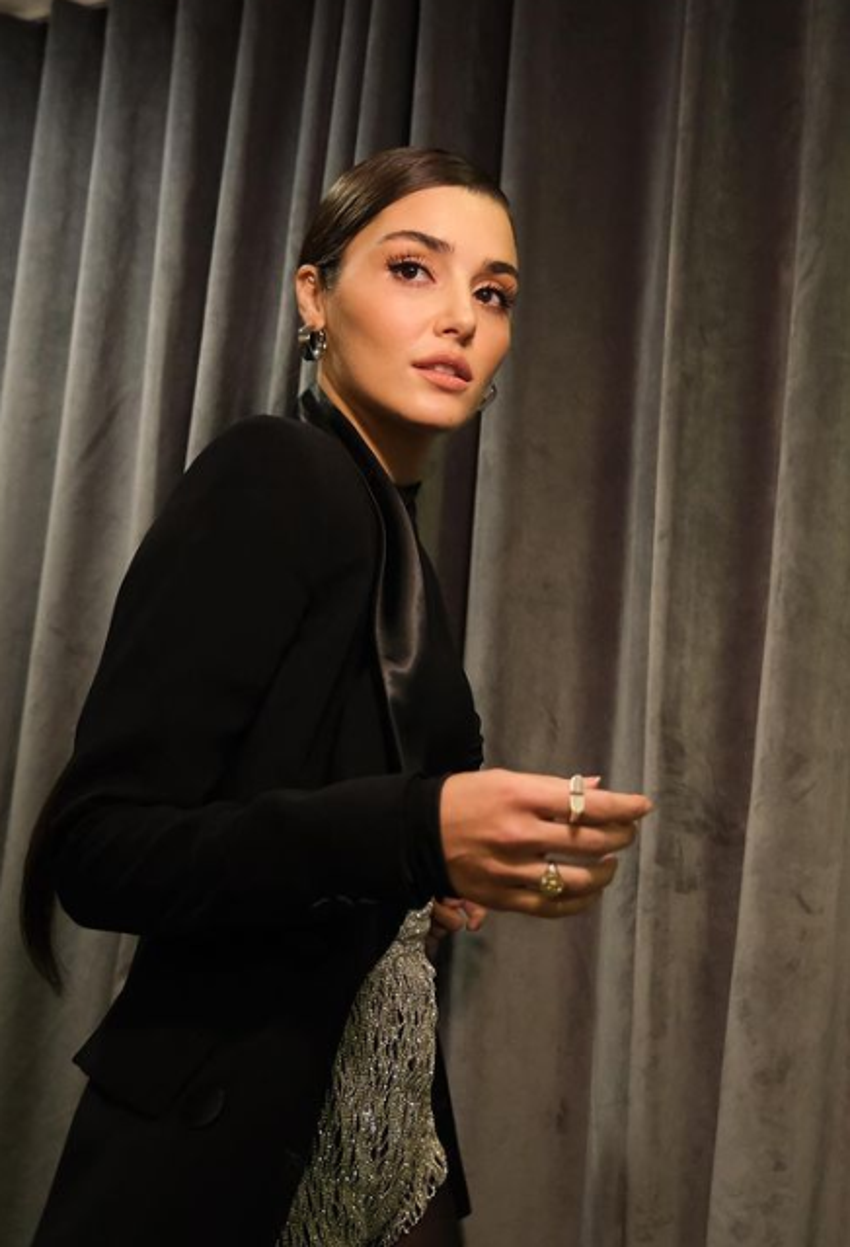 Hande Erçel'e aşk yaradı! Takipçi sayısı 30 milyona ulaştı