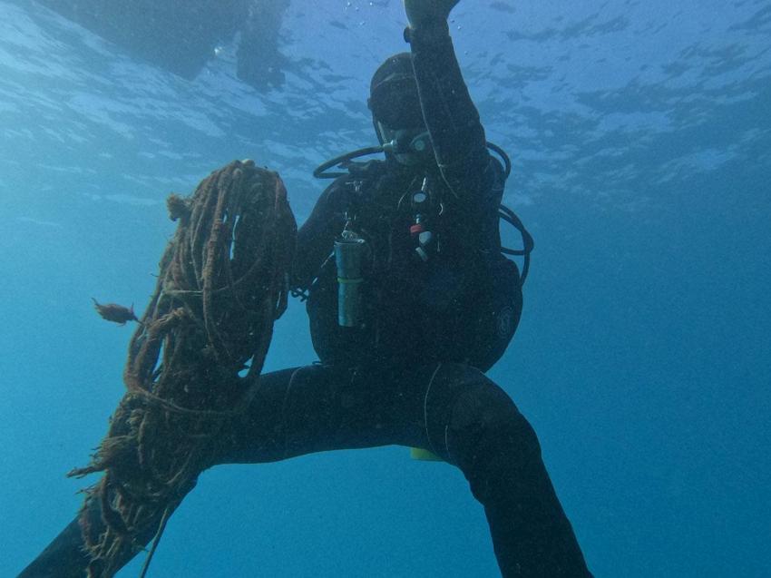 Antalya'nın falezler bölgesi 'hayalet ağlar'a teslim! 