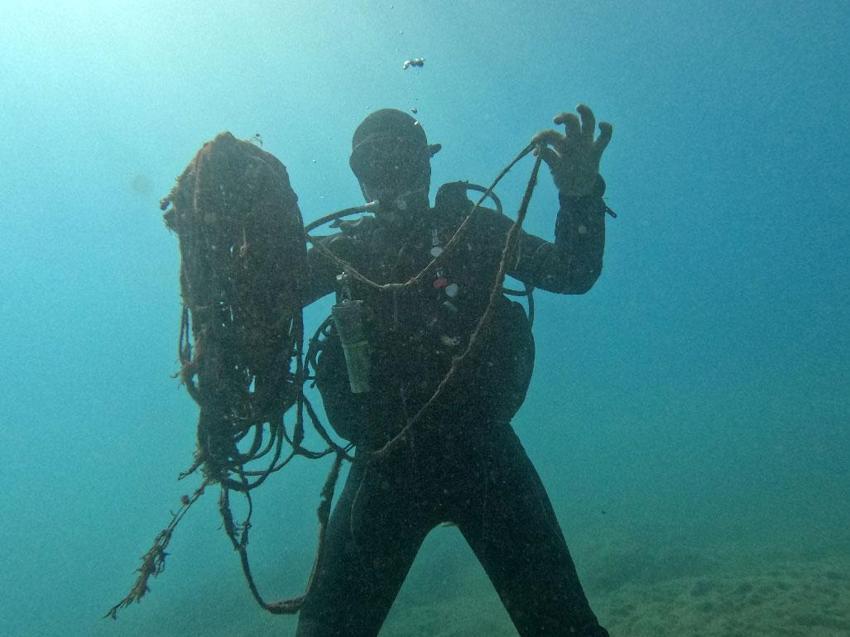 Antalya'nın falezler bölgesi 'hayalet ağlar'a teslim! 