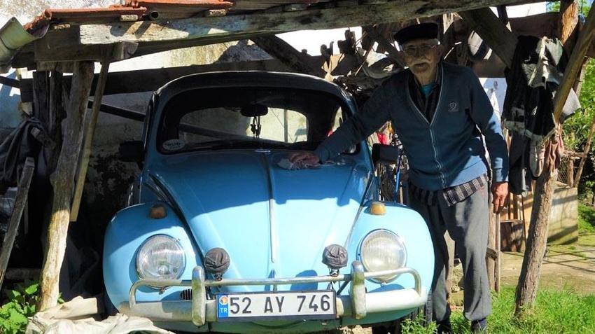 Emekli ikramiyesi ile satın aldığı 1962 model vosvosuna gözü gibi bakıyor