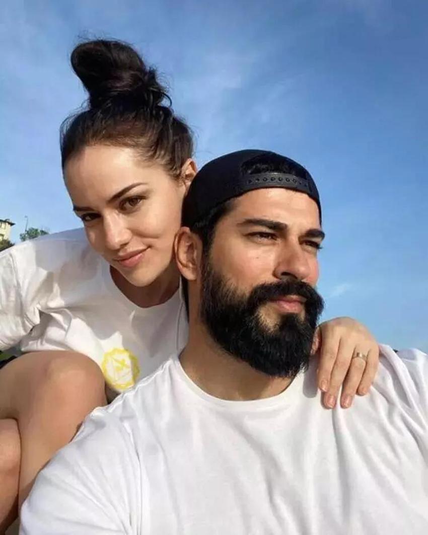 Burak Özçivit'in sırrı Fahriye Evcen'de: 'Birlikte seçiyoruz' deyip açıkladı