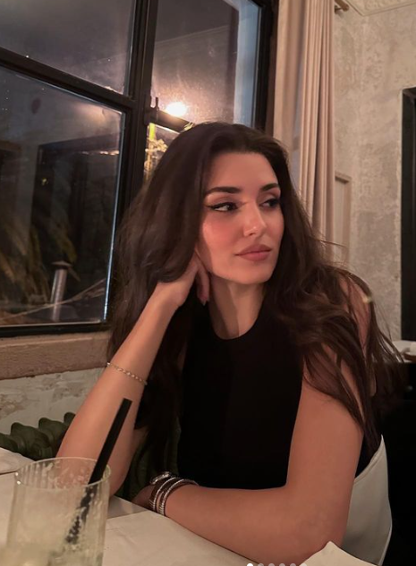 Hande Erçel'den 30 milyon takipçiye özel paylaşımlar!