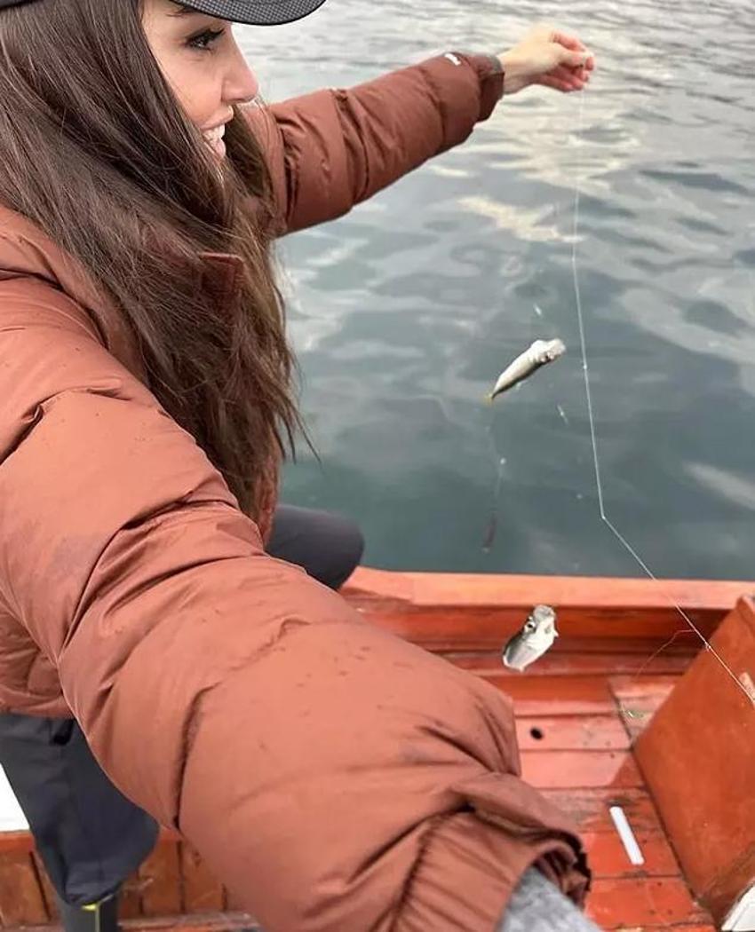 Hande Erçel'den 30 milyon takipçiye özel paylaşımlar!