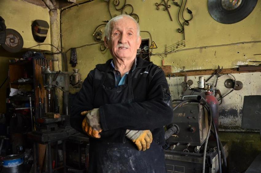 80 yaşındaki demirci ustası gençlere taş çıkartıyor: “Dükkanıma gelmezsem sağlığım bozulur”