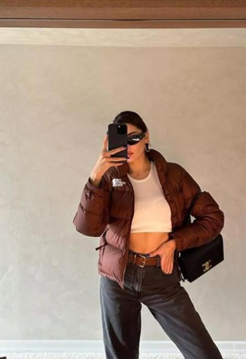Hande Erçel sosyal medyayı salladı! Göğüs dekolteli pozlar