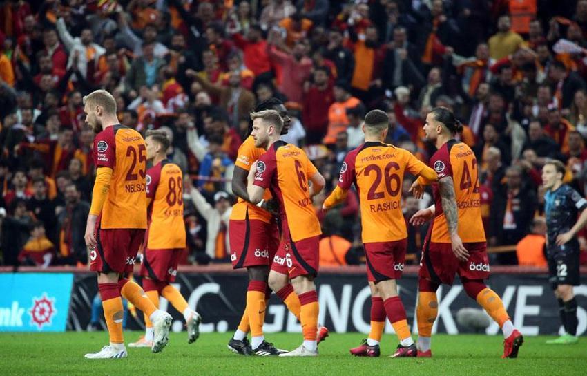 Topla beraber Ronaldo ve Messi'den daha hızlı! Galatasaray'dan bomba transfer