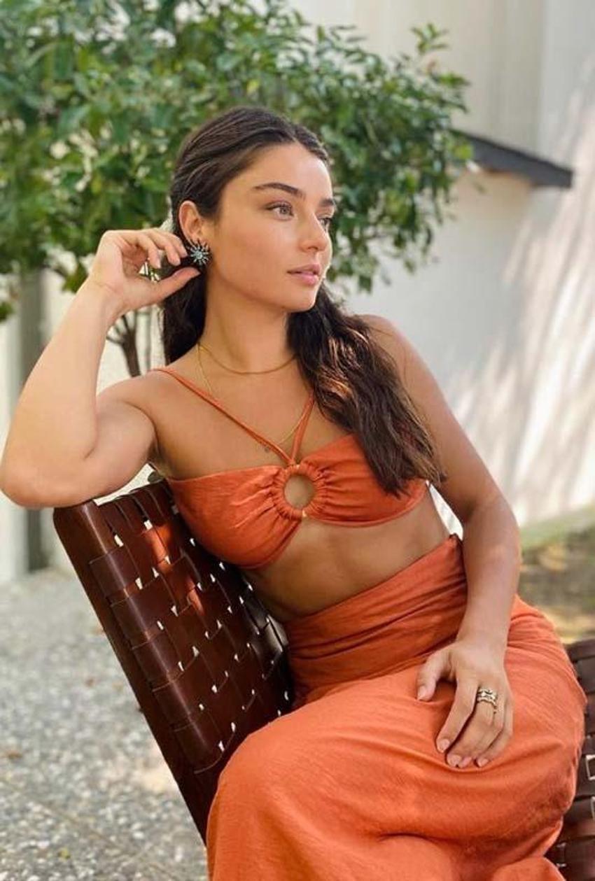Ayça Ayşin Turan'dan samimi itiraf! 'Hemen yanaklarım kızarır'