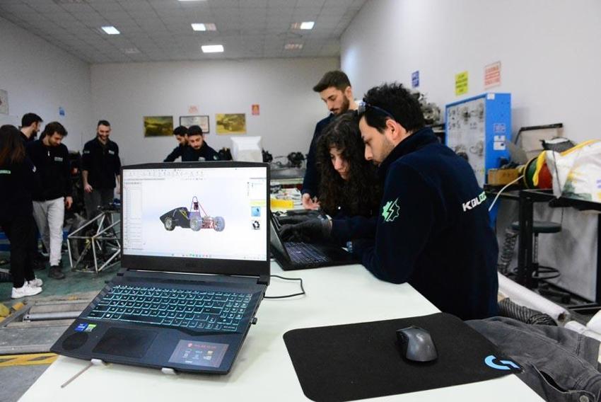 Türk malı Formula 1 otomobili 3 saniyede 0'dan 100'e çıkacak! Üniversiteli öğrenciler çevre dostu olarak üretiyor...