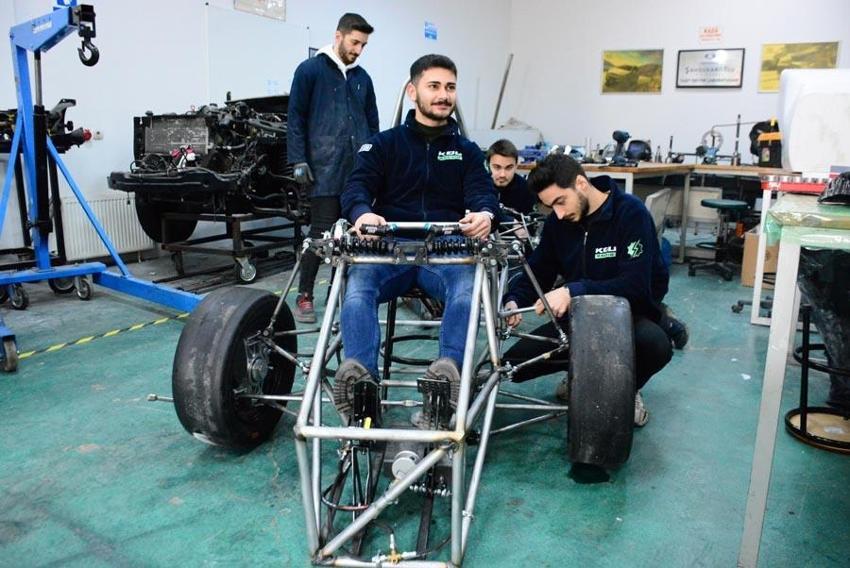Türk malı Formula 1 otomobili 3 saniyede 0'dan 100'e çıkacak! Üniversiteli öğrenciler çevre dostu olarak üretiyor...