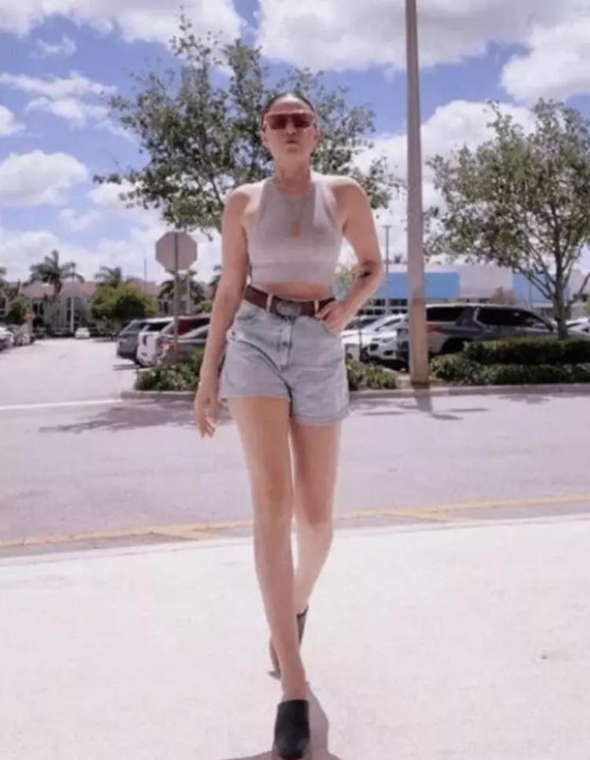 Dilan Çıtak Tatlıses'ten Miami pozları! "Photoshopla boyunu mu uzattın?"