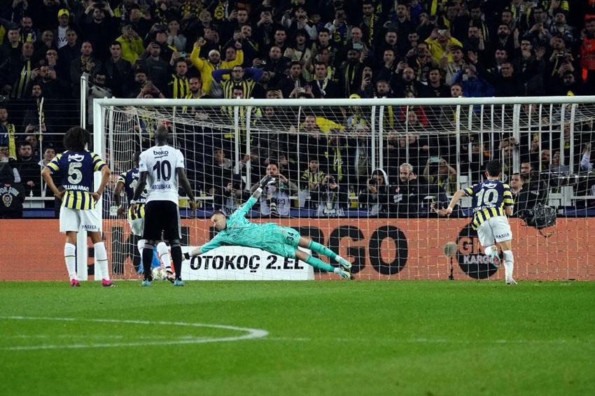 Ali Koç futbolcuları haşladı Jorge Jesus birden araya girdi: Ne diyeceksen yüzüme söyle