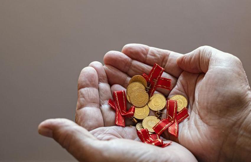 Altın fiyatlarında yeni rekor! Bu ilk kez oldu, kritik tahmin geldi
