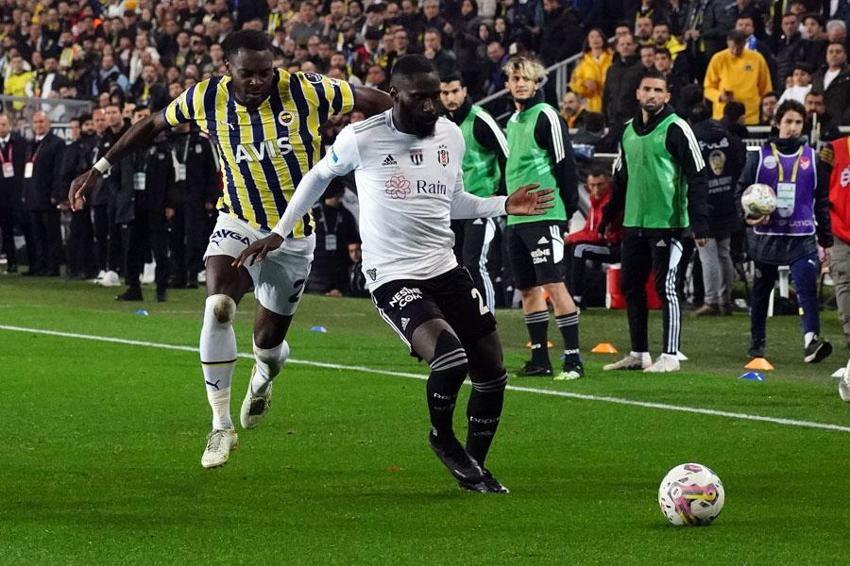 'Galatasaray'ın yıldızı için 'Sen 4 milyon euro etmezsin' diyorsun gidip Samet Akaydın'ı transfer ediyorsun Ali Koç'